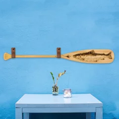 Pagaj John Paddle Beavertail Ozdoba Wypalany 110 cm WZ3 ze skórzanymi poziomymi zawieszkami